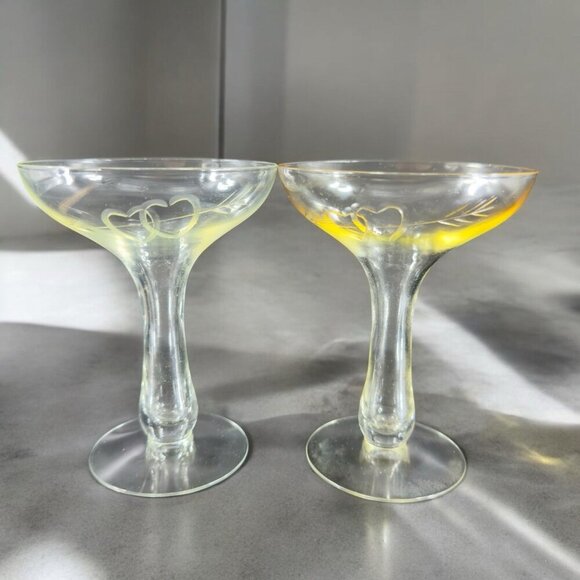 Vintage Stemware Barware Cups Glasses Set 2 With Etched Hearts Yellow Tint VTG - Picture 1 of 11